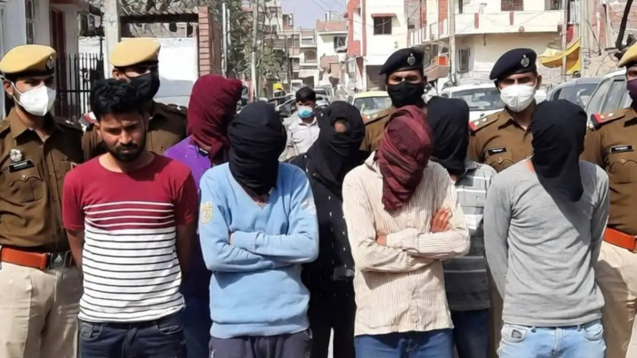 गाजियाबाद में जासूसी नेटवर्क का भंडाफोड़: नाबालिग भी शामिल