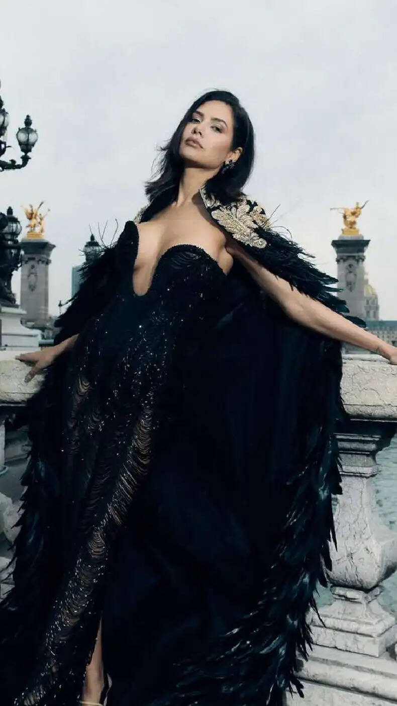 Esha Gupta: 40 की उम्र में भी बॉलीवुड की बोल्ड अदाकारा