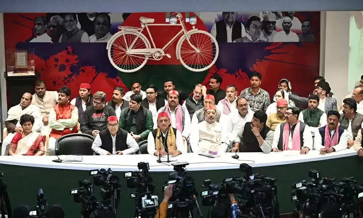 अखिलेश यादव का भाजपा सरकार पर तीखा हमला, दाल मंडी को लेकर उठाए सवाल