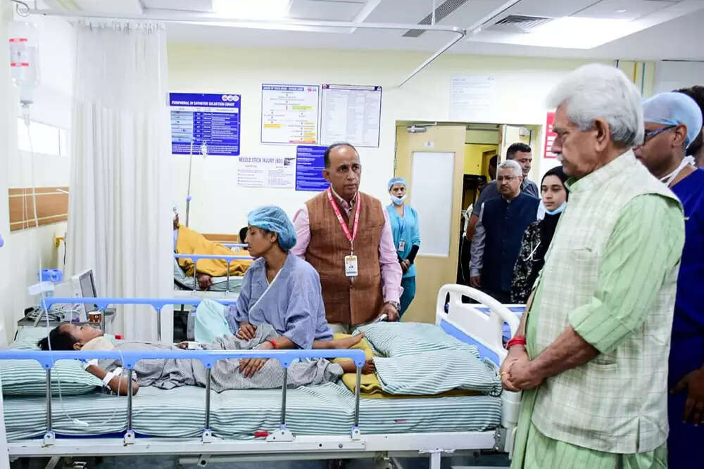 जम्मू-कश्मीर में लैंडस्लाइड से माता वैष्णो देवी यात्रा प्रभावित, 30 लोगों की मौत