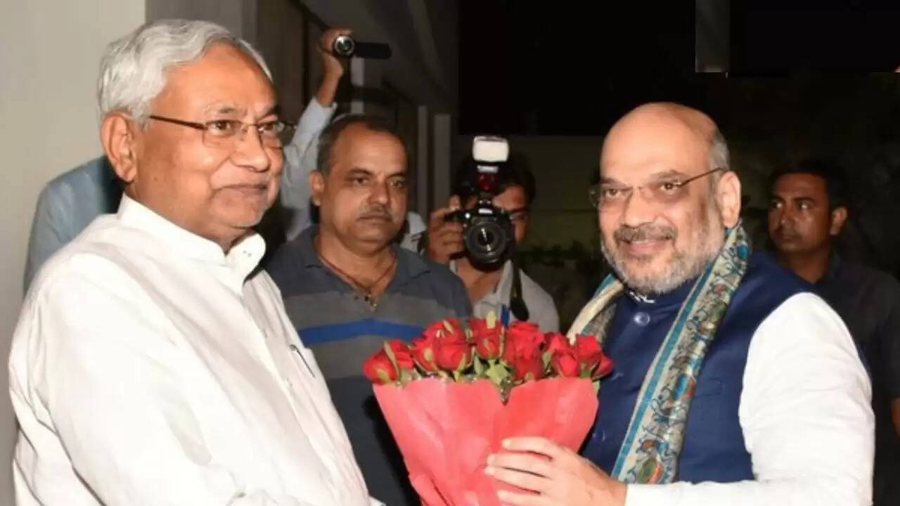 नीतीश कुमार ने दसवीं बार बिहार के मुख्यमंत्री के रूप में शपथ ली