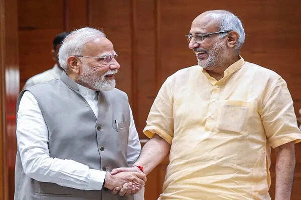 प्रधानमंत्री मोदी ने सीपी राधाकृष्णन से की मुलाकात, अनुभव को बताया लाभकारी