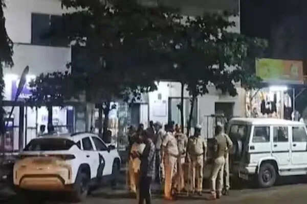 कर्नाटक में SBI बैंक में नकाबपोश लुटेरों ने की बड़ी लूट