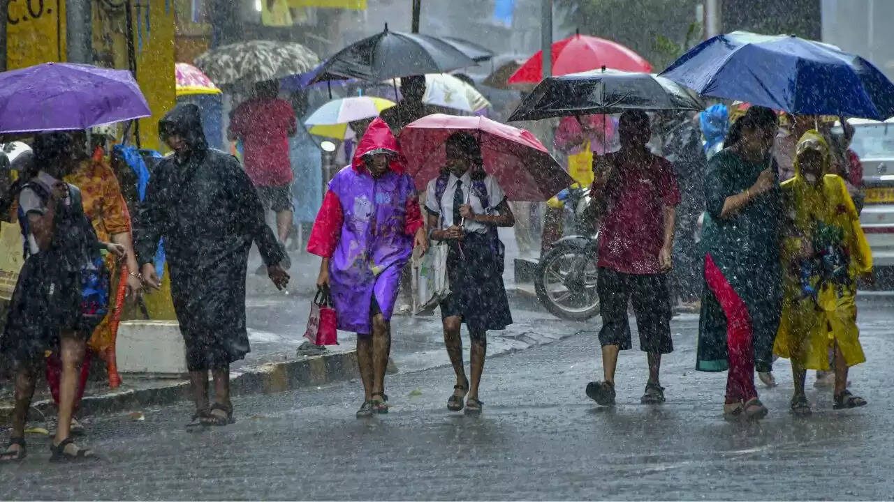 भारत में मौसम का हाल: बारिश और उमस का सामना