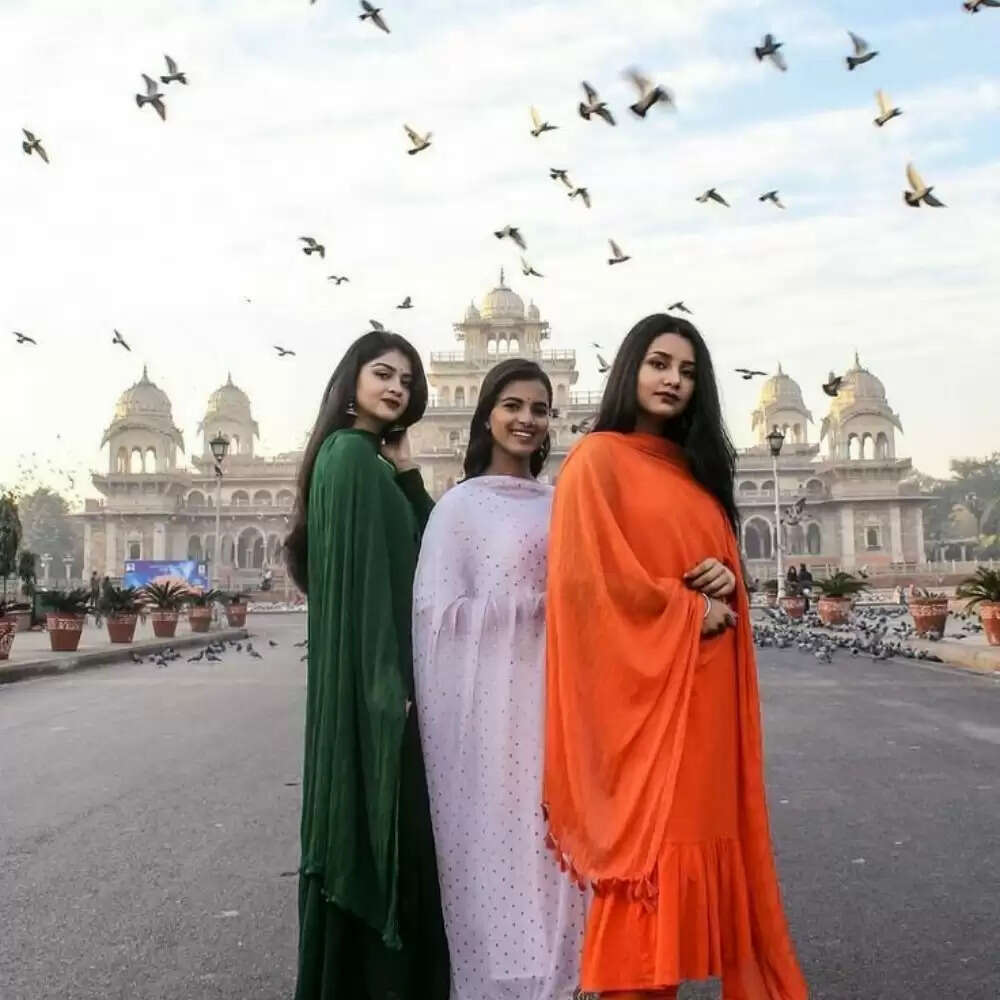 15 अगस्त के लिए ऑफिस में पहनने के बेहतरीन परिधान