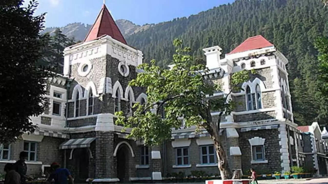 क्या अंग्रेज़ी न जानने वाले अधिकारी प्रशासनिक जिम्मेदारियों को निभा सकते हैं? उत्तराखंड उच्च न्यायालय की टिप्पणी पर चर्चा