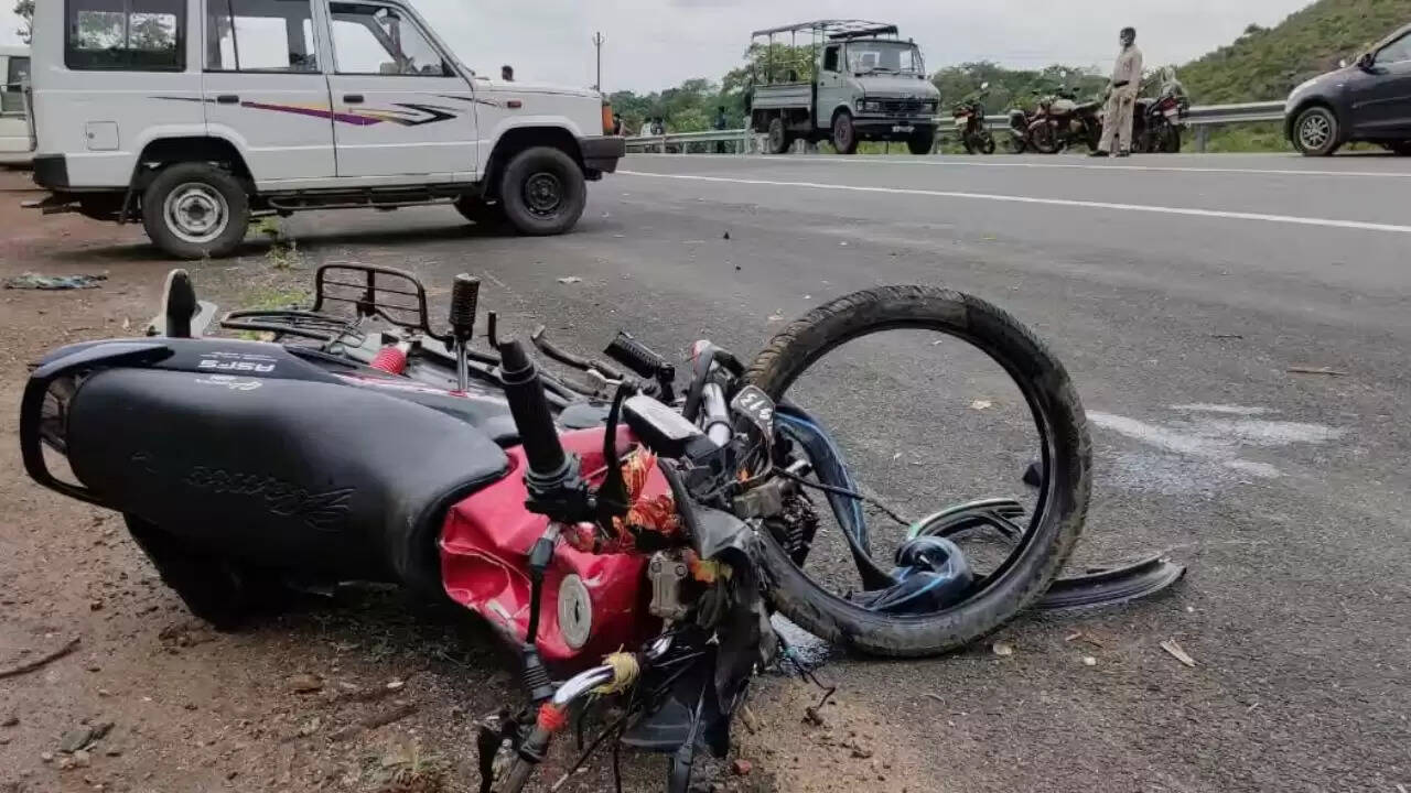 हरियाणा में सड़क हादसे में युवक की दर्दनाक मौत, बिजली के तार बने कारण