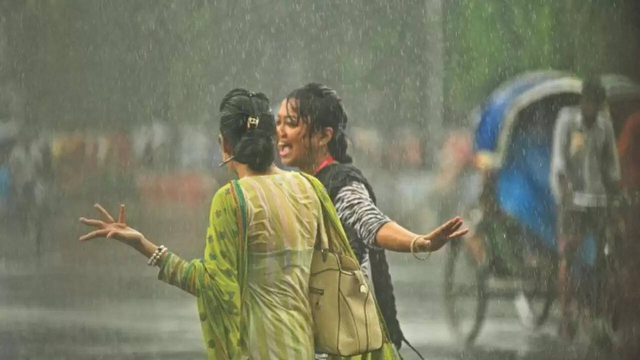 भारत में मौसम का अलर्ट: बारिश और तेज हवाओं की संभावना