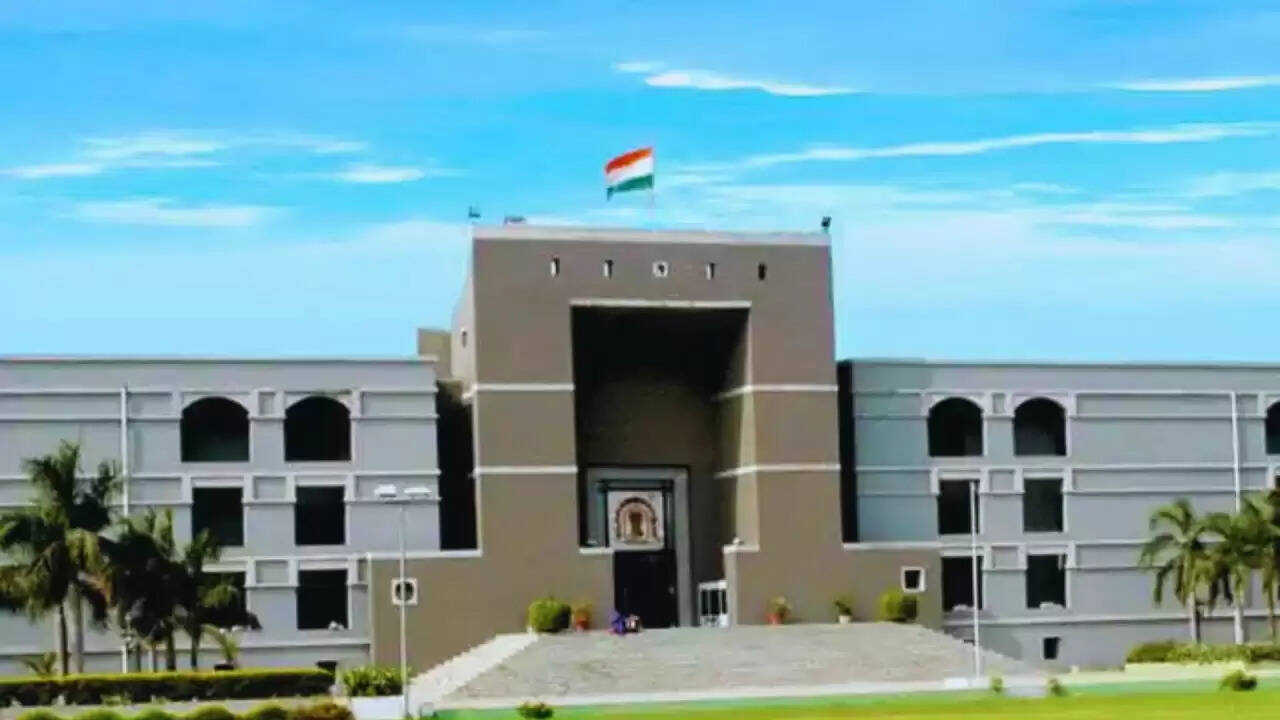 गुजरात हाई कोर्ट का कड़ा संदेश: न्यायाधीशों की ईमानदारी पर सवाल उठाना होगा गंभीर