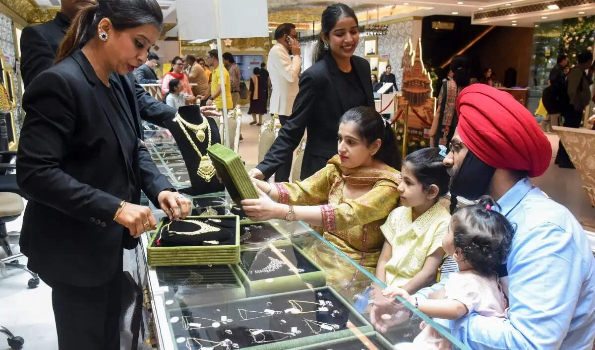 चांदी की कीमतों में वृद्धि, पश्चिम एशिया संकट का प्रभाव