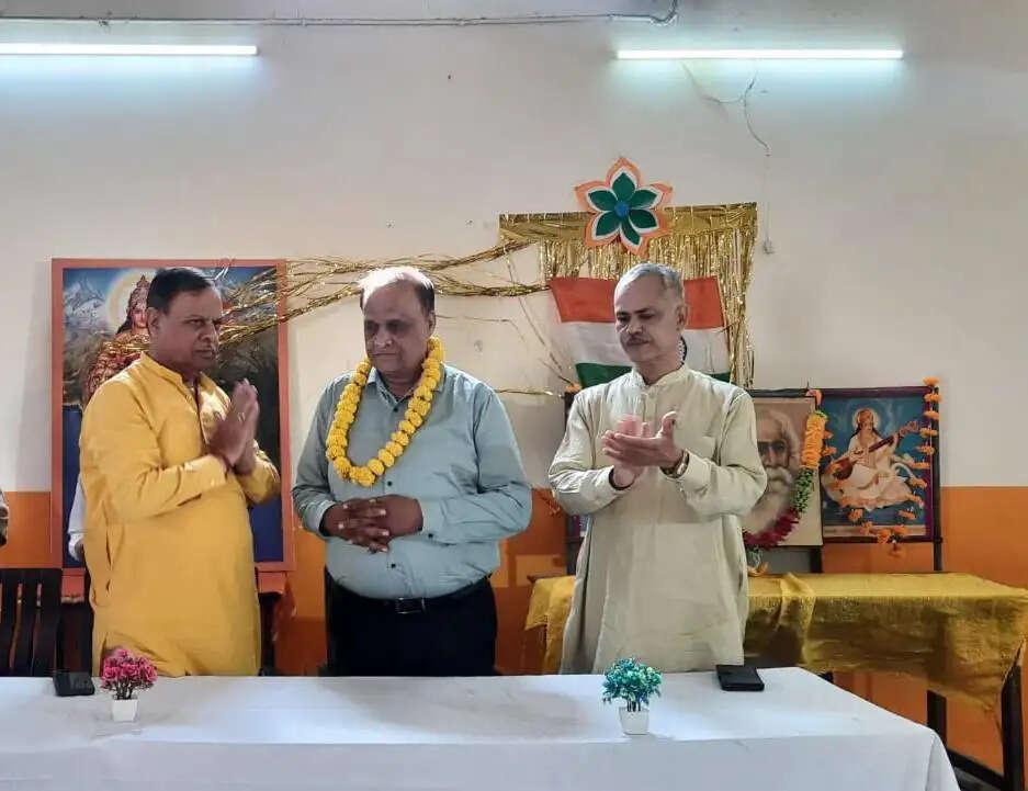 गांधीनगर के डीएवी विद्यालय में आचार्य सुनील जैन का विदाई समारोह