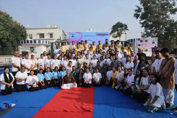 महिला दिवस पर जालंधर में योग कार्यक्रम का आयोजन