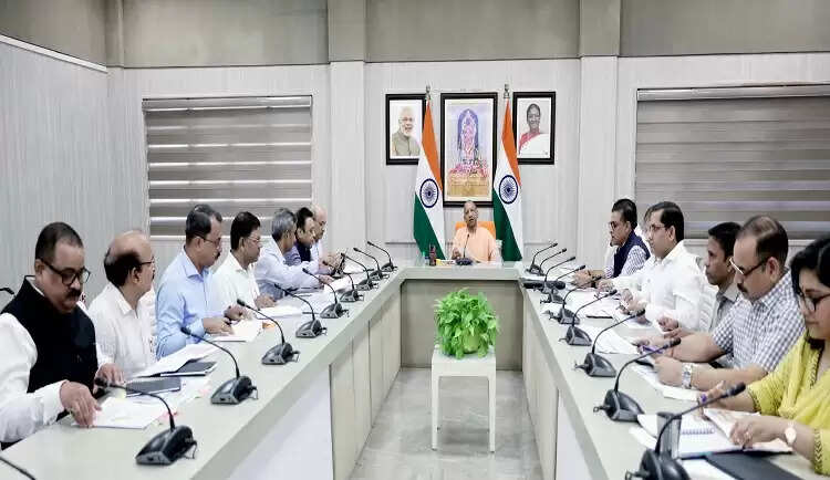 योगी आदित्यनाथ ने नगर विकास विभाग की योजनाओं की समीक्षा की