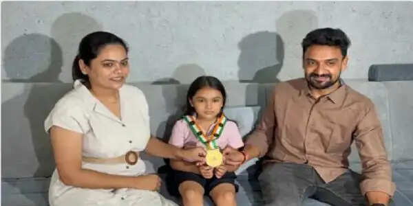 सूरत के पांच वर्षीय नीरव ने बनाया रिकॉर्ड, महज 1 मिनट 31 सेकंड में बताए गुजरात के सभी आरटीओ कोड