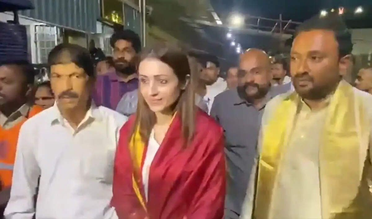 तृषा कृष्णन ने आध्यात्मिक अंदाज़ में मनाया 43वाँ जन्मदिन