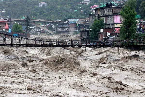 हिमाचल प्रदेश में भारी बारिश से 700 करोड़ का नुकसान, सरकार ने उठाए कदम