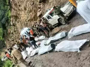 जम्मू-कश्मीर में बादल फटने से भारी तबाही, 52 लोगों की मौत