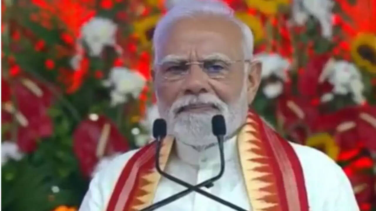 प्रधानमंत्री मोदी ने स्वदेशी वस्तुओं के उपयोग की अपील की