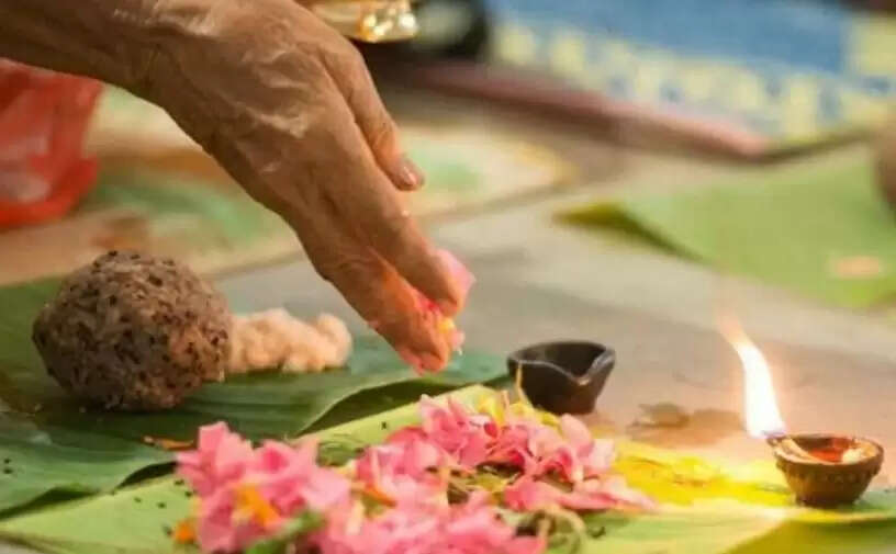 पितृ पक्ष 2025: श्राद्ध और तर्पण का महत्व