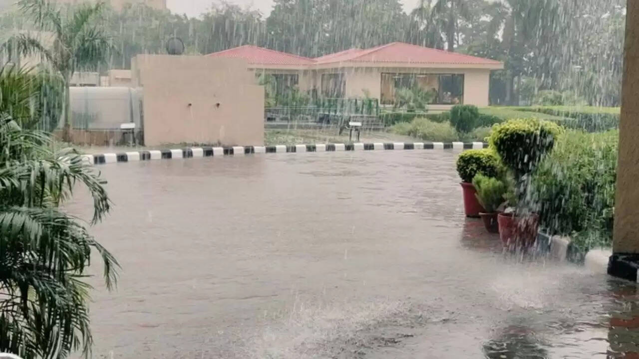 भारत में मौसम का हाल: बारिश और गर्मी का खेल
