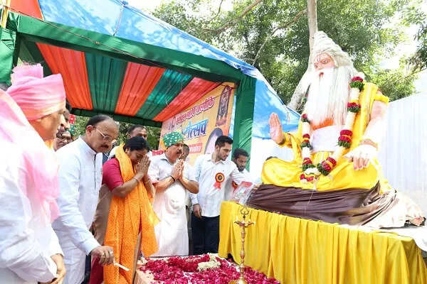 महर्षि वाल्मीकि जी का जीवन दर्शन: करुणा और समानता का संदेश
