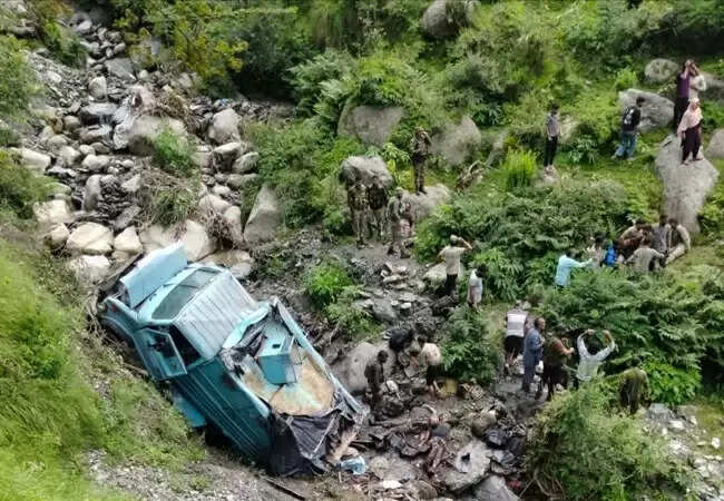 उधमपुर में सीआरपीएफ वाहन दुर्घटना, कई घायल होने की आशंका
