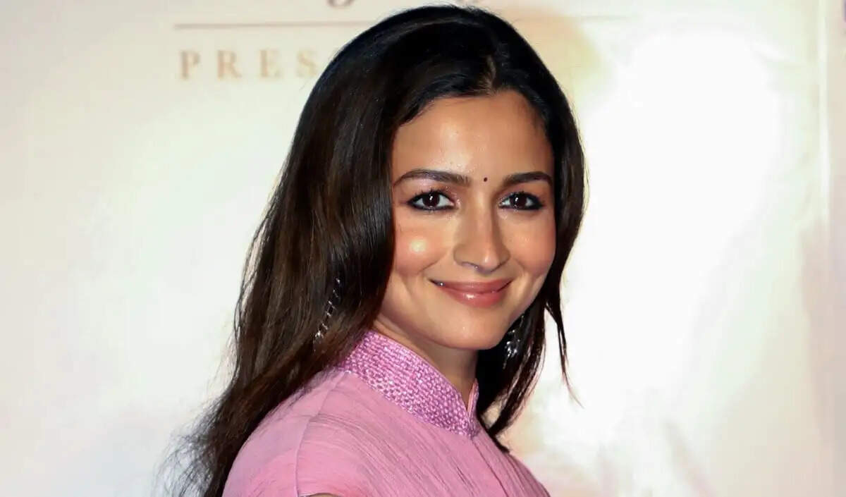 आलिया भट्ट की AI तस्वीरों पर विवाद: पाकिस्तानी ब्रांड ने किया इस्तेमाल