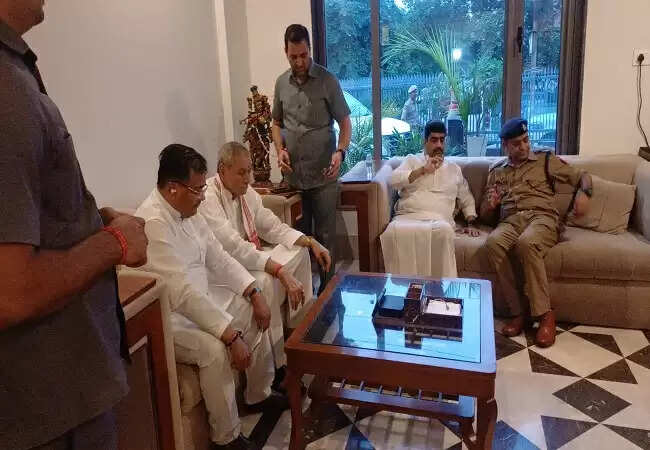 मथुरा में गोस्वामी समाज के साथ मंत्रियों की बैठक बेनतीजा रही