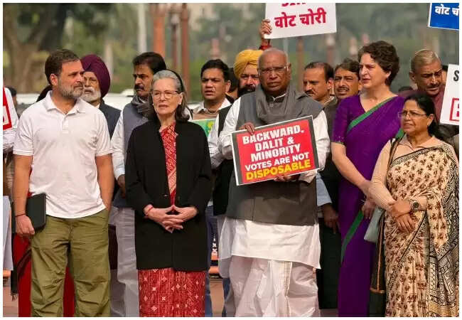 संसद में चार श्रम कोड के खिलाफ विपक्ष का विरोध प्रदर्शन