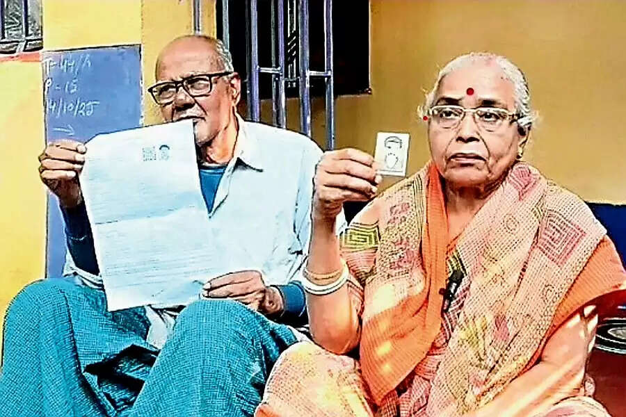 एसआईआर के कारण 26 साल बाद मिला लापता बेटा