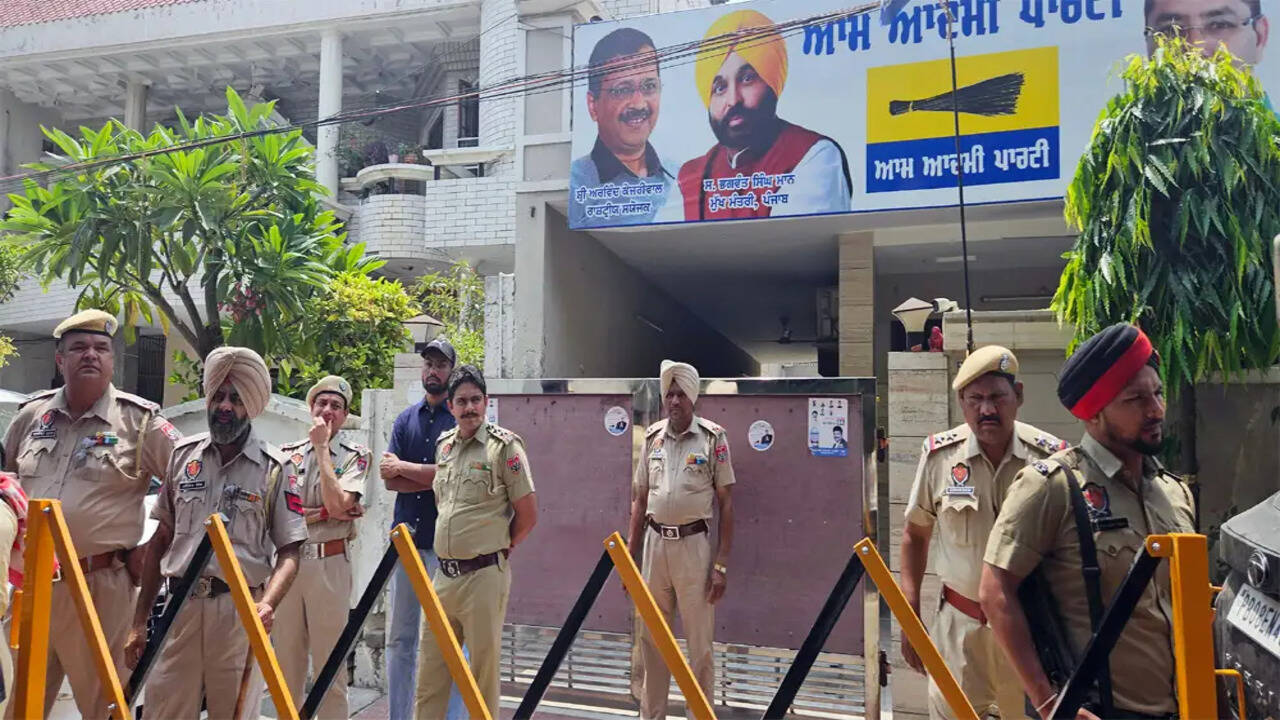 पंजाब में चुनावी तैयारी में आम आदमी पार्टी को मिल रही मुश्किलें
