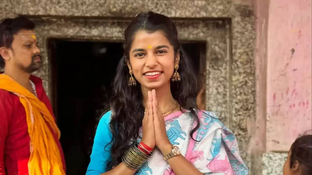 बिहार की राजनीति में नया चेहरा: मैथिली ठाकुर बनीं सबसे युवा विधायक