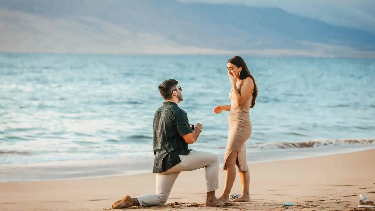 चीन में युवक ने शादी के प्रस्ताव के लिए 900 किलोमीटर की यात्रा की, जानें कैसे बना ये पल खास