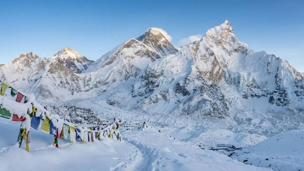 माउंट एवरेस्ट पर चढ़ाई के बाद दो भारतीय पर्वतारोहियों की दुखद मौत
