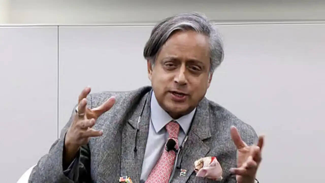 केरल विधानसभा चुनाव: शशि थरूर और केसी वेणुगोपाल में मुख्यमंत्री पद की दौड़