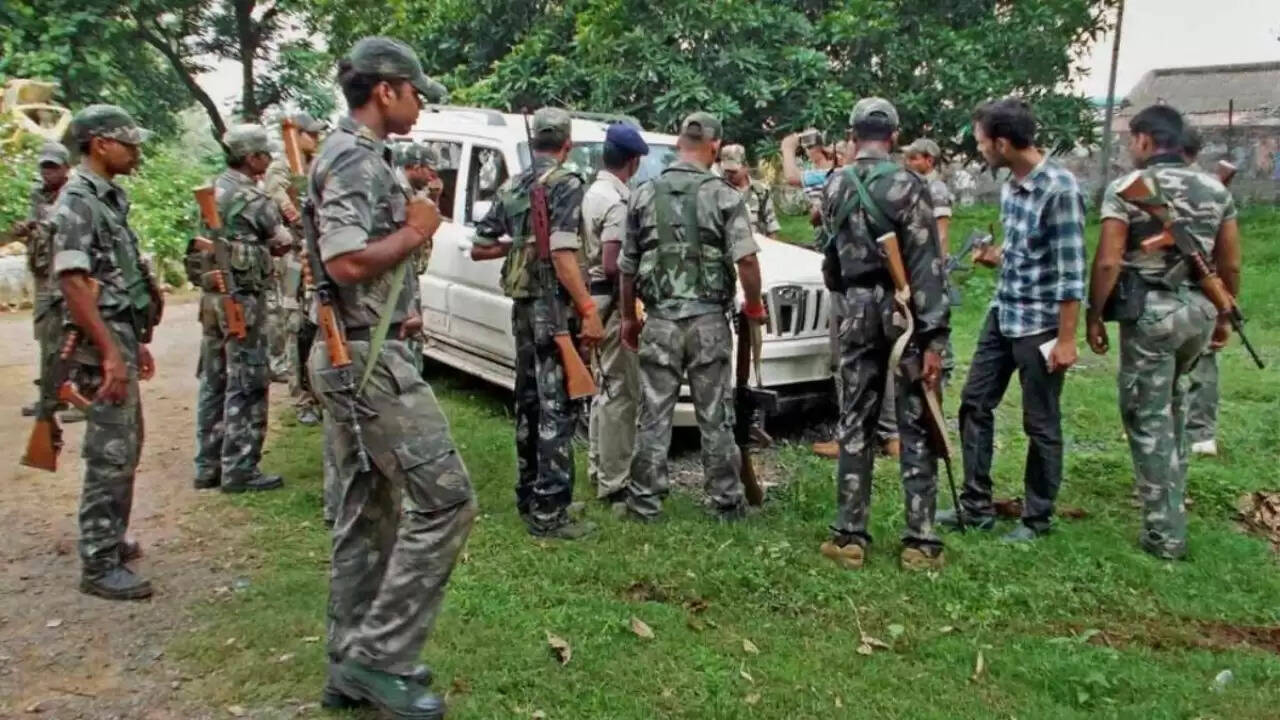 छत्तीसगढ़ में माओवादी मुठभेड़: दो माओवादी ढेर, एक पर 5 लाख का इनाम