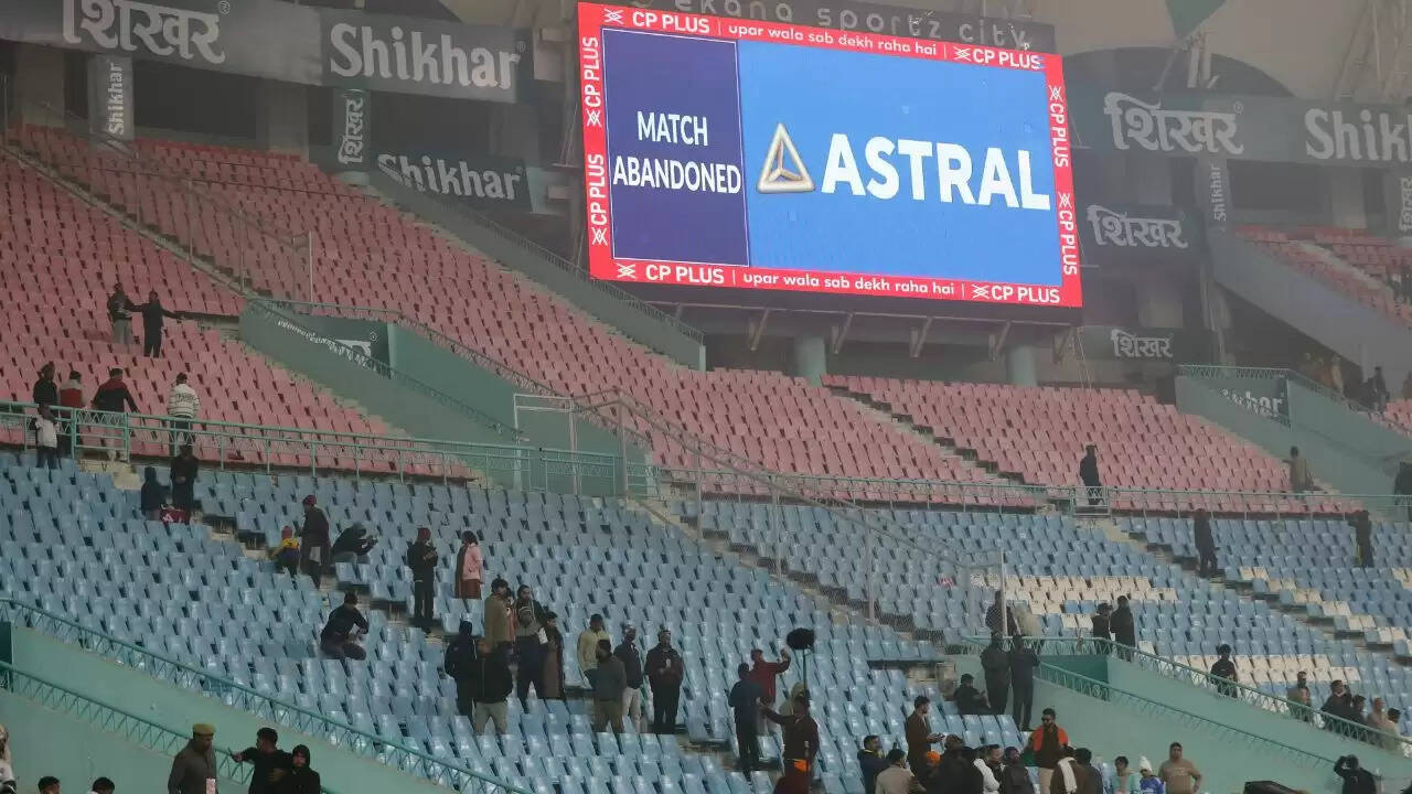 शशि थरूर ने चौथे T20 के रद्द होने पर BCCI को घेरा, खराब शेड्यूलिंग पर उठाए सवाल