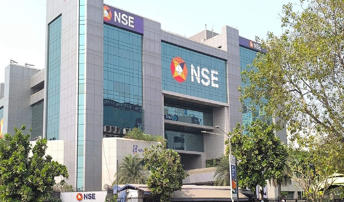 भारतीय शेयर बाजार में सकारात्मक रुख, सेंसेक्स और निफ्टी में बढ़त