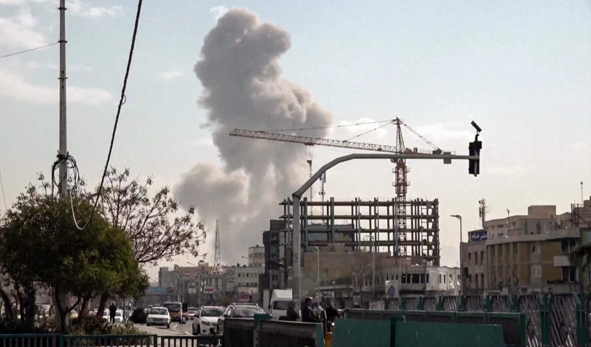 ईरान के हमले के बाद दुबई में धुएं के गुबार, सैटेलाइट तस्वीरों से खुलासा