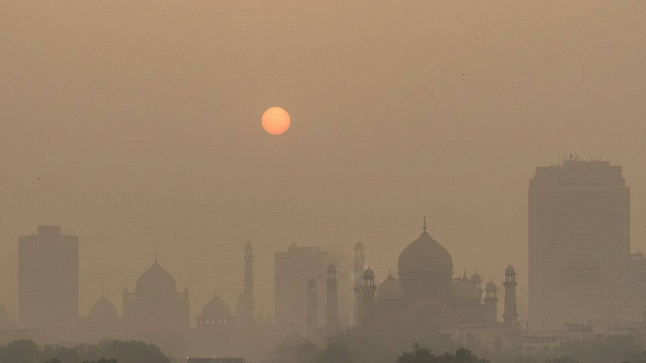 दिल्ली में वायु प्रदूषण की स्थिति चिंताजनक, AQI 343 पर पहुंचा