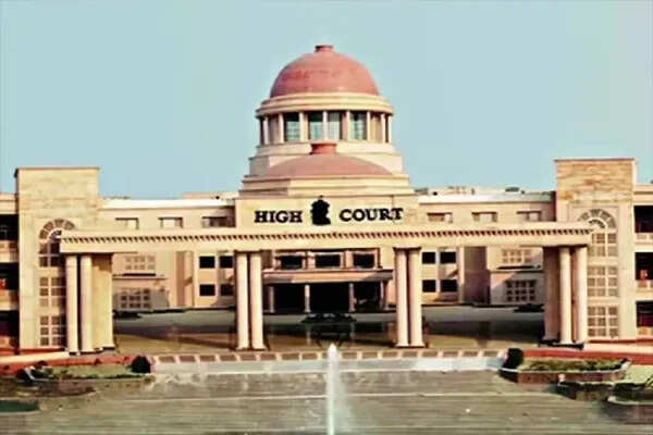 अयोध्या में हाईकोर्ट ने प्रशासन को लगाई फटकार, जुर्माना लगाया