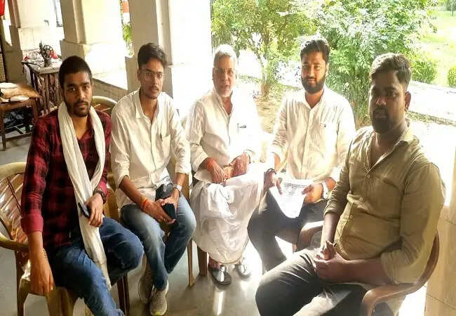 लखनऊ विश्वविद्यालय में फीस वृद्धि पर छात्रों का विरोध, एमएलसी ने की कार्रवाई की मांग