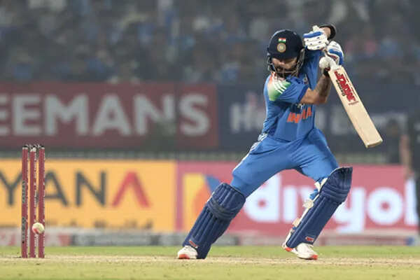 विराट कोहली ने वनडे रैंकिंग में फिर से हासिल किया शीर्ष स्थान