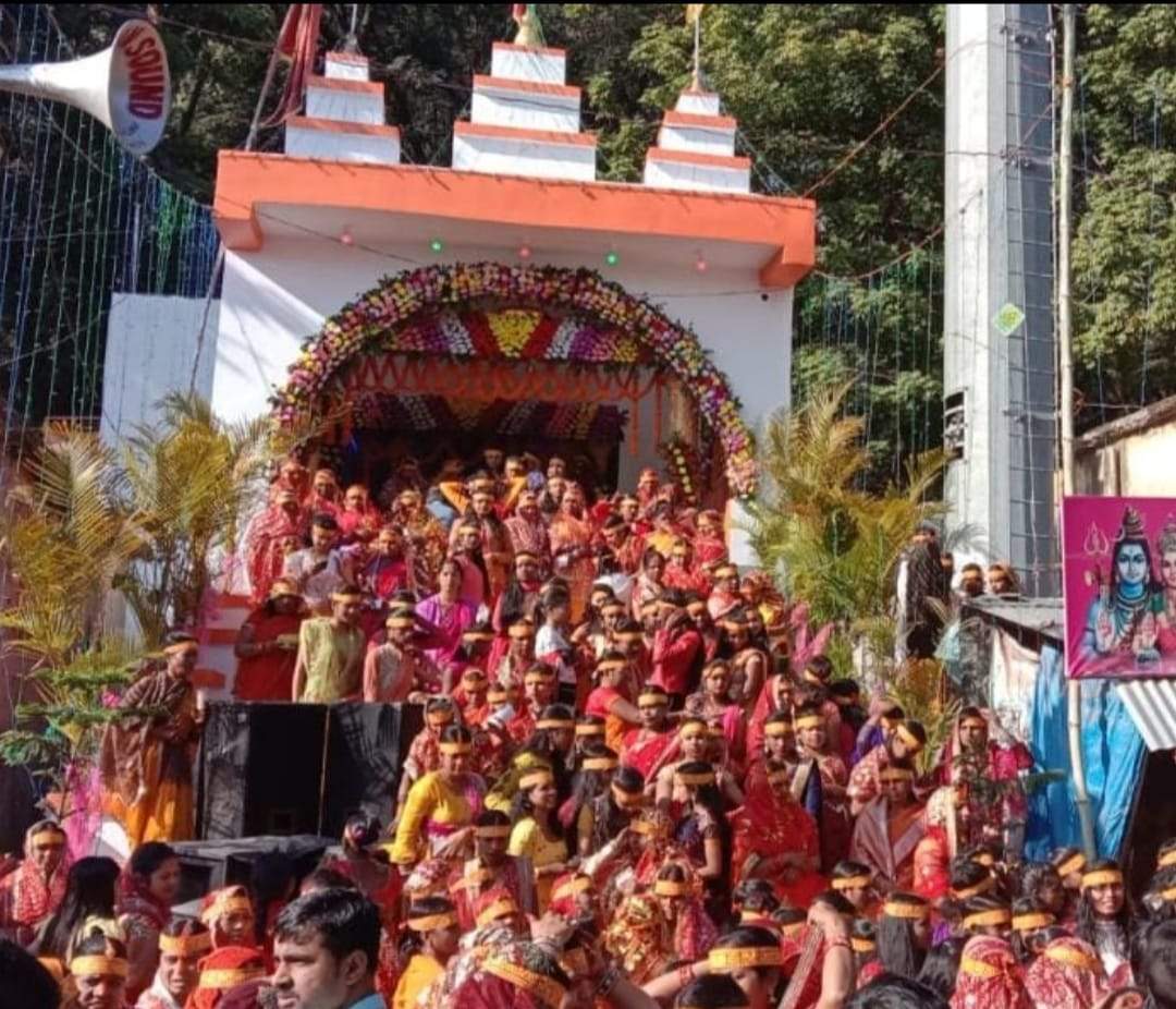 मां त्रिशक्ति देवी मंदिर की चौथी वर्षगांठ पर निकली भव्य कलश यात्रा