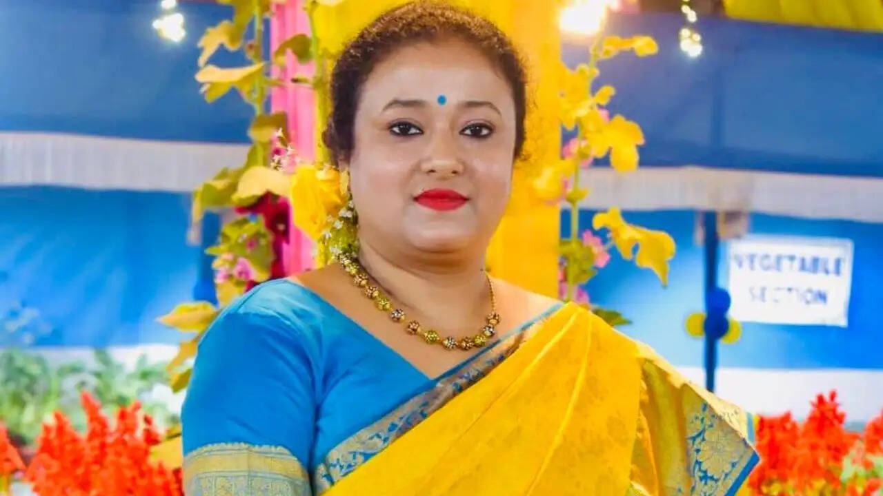 पश्चिम बंगाल में टीएमसी नेता देबोलिना बिस्वास ने दिया इस्तीफा