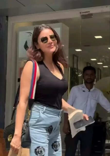 Kajal Aggarwal की मौत की अफवाहों का हुआ अंत, मुस्कुराते हुए आईं नजर