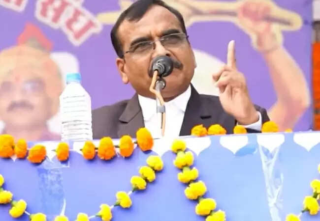 IAS संतोष वर्मा के विवादास्पद बयान पर मचा हंगामा, मांगी माफी