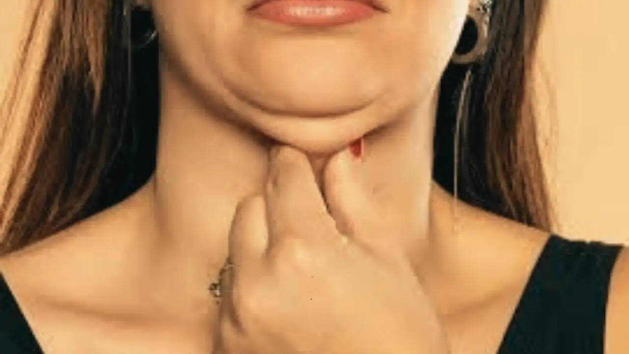 डबल चिन से छुटकारा पाने के लिए 5 प्रभावी एक्सरसाइज