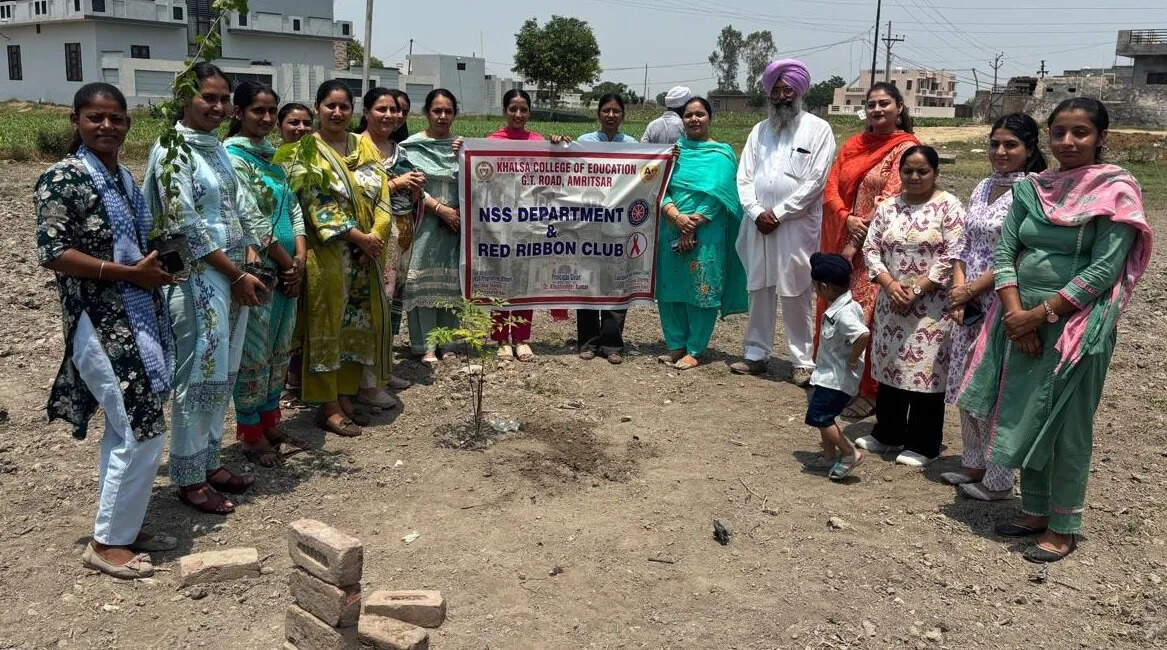खालसा कॉलेज में पर्यावरण दिवस का उत्सव
