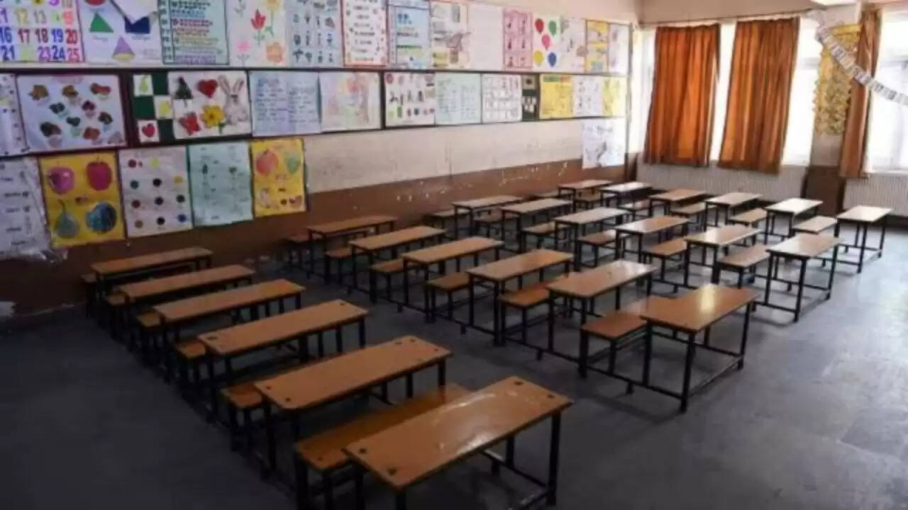 कश्मीर में स्कूलों की फिर से शुरुआत: अभिभावकों की नाराजगी